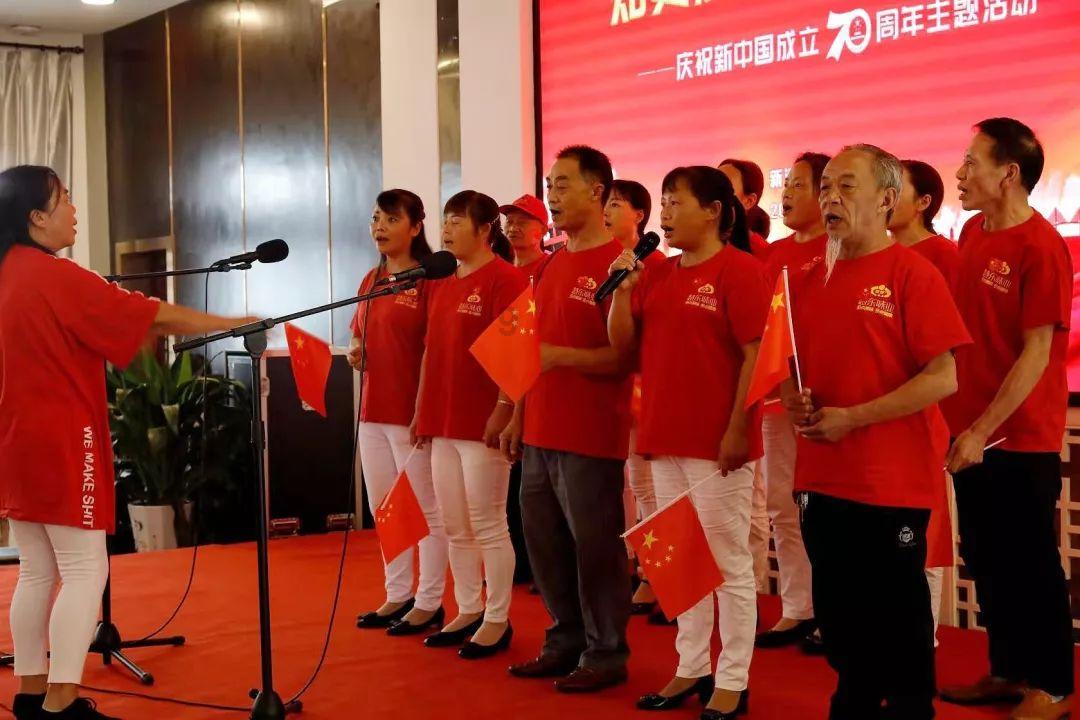 意大利威尼斯狂欢节开幕，“贡多拉”梦幻巡游